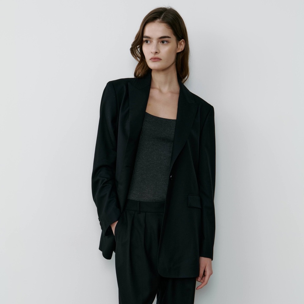 THE CURATED Classic Blazer, 100% wool with 100% silk lining in Black